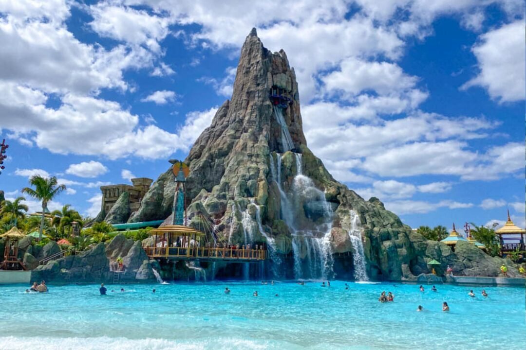 Volcano_bay_1