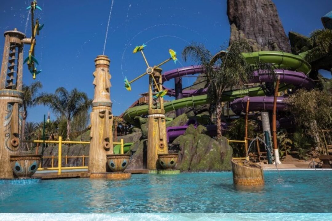 Volcano_bay_2